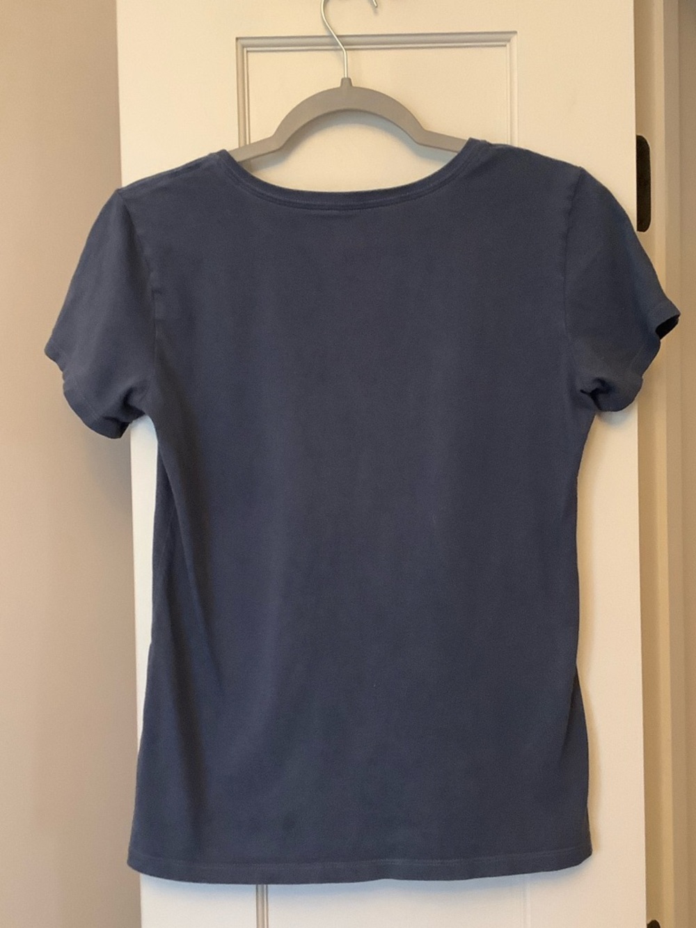 Life Is Good Navy V‑Neck Cat Graphic Tee with Tricolor Cat - Picture 5 of 6